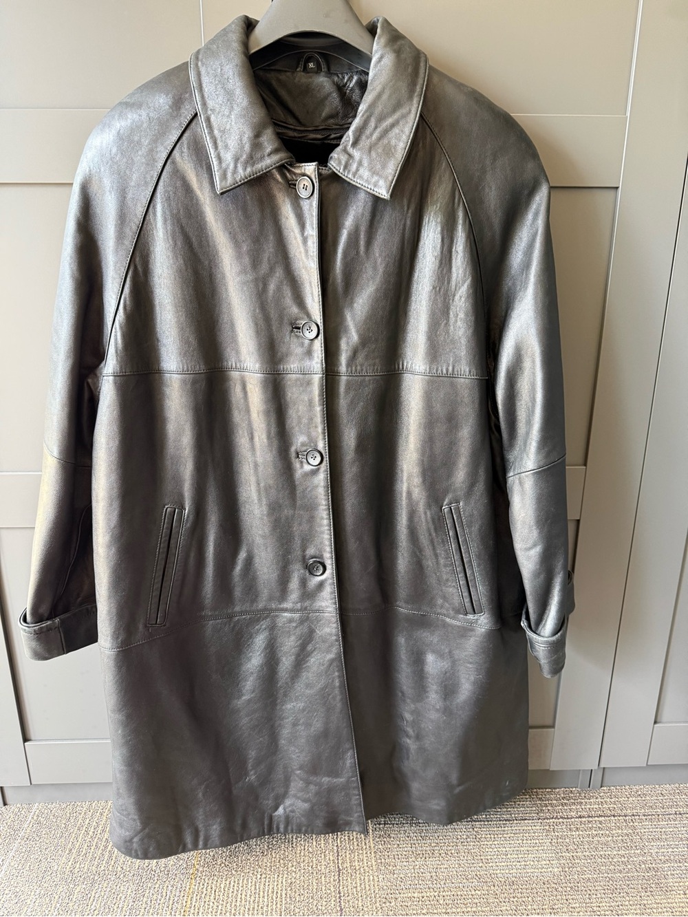 Knowles & Carter London black Italian lambskin leather coat. XL zip out lining